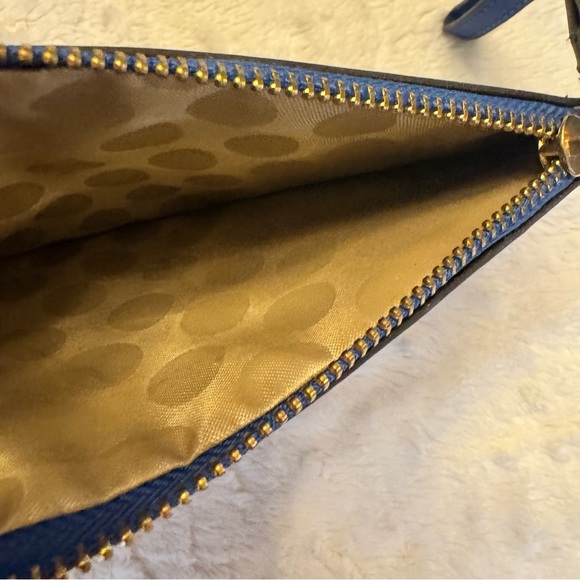 Kate Spade ♠️ Blue Wristlet - Picture 4 of 7